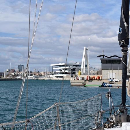 Velero En Puerto De Valencia - E&M Boats Hotel Kültér fotó