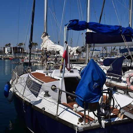 Velero En Puerto De Valencia - E&M Boats Hotel Kültér fotó
