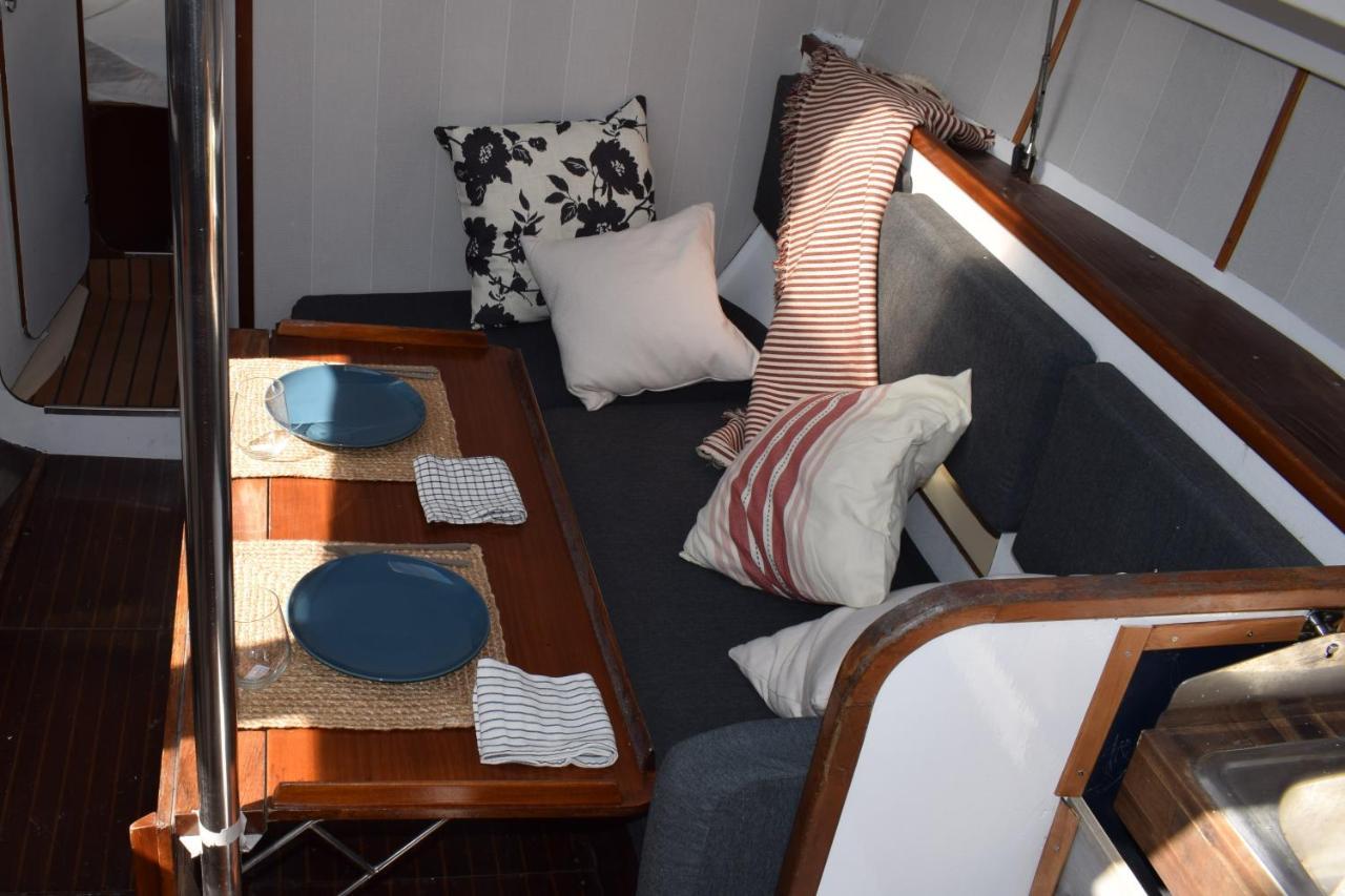 Velero En Puerto De Valencia - E&M Boats Hotel Kültér fotó