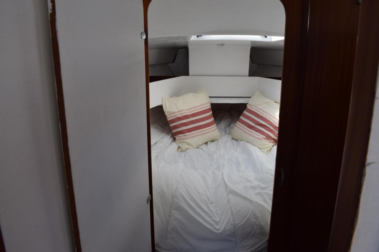 Velero En Puerto De Valencia - E&M Boats Hotel Kültér fotó