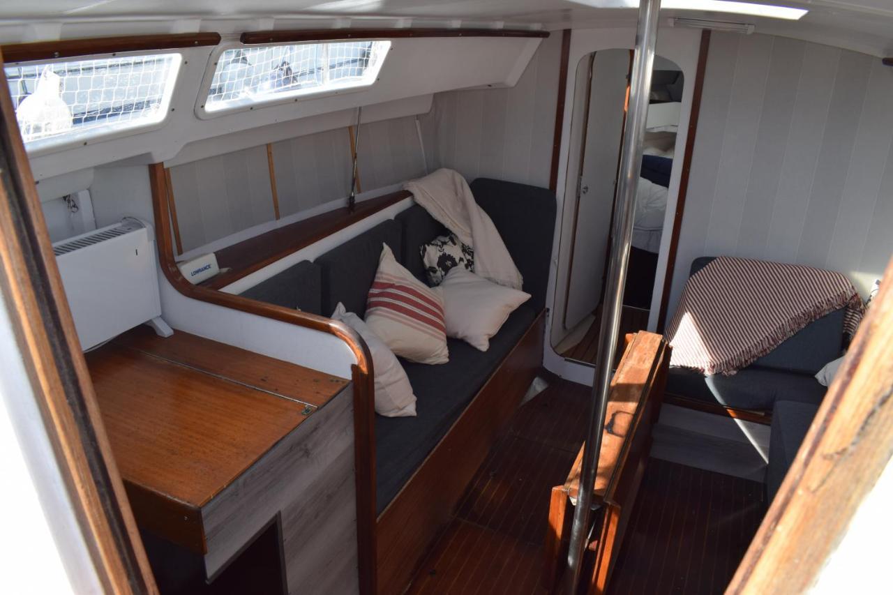 Velero En Puerto De Valencia - E&M Boats Hotel Kültér fotó